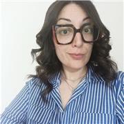 Laureata in lingue offre lezioni di spagnolo e francese ad alunni di scuola media, studenti di scuola superiore e universitari.